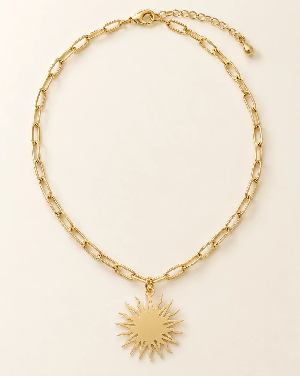 Hélios — Soleil doré, sur chaîne trombone de 44 cm.